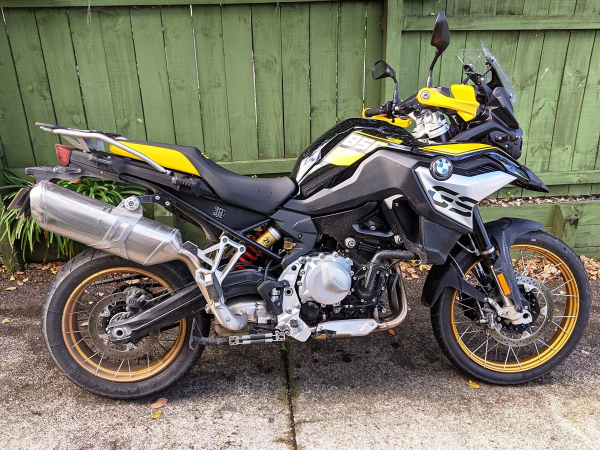 BMW F850GS (factory low seat), seat height 820 mm (32.3″)